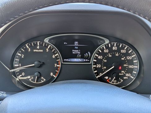 Used 2020 Nissan Pathfinder SV image 32