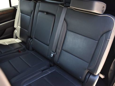 Used 2024 Chevrolet Suburban Premier AWD/4WD image 19
