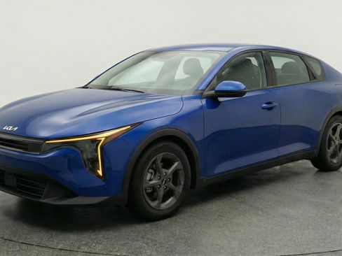 Used 2025 Kia K4 LXS image 3