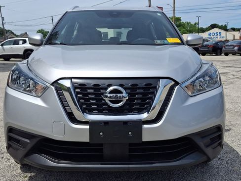 Used 2020 Nissan Kicks SV FWD image 2
