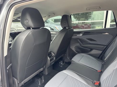 New 2026 Volkswagen Tiguan SE image 17