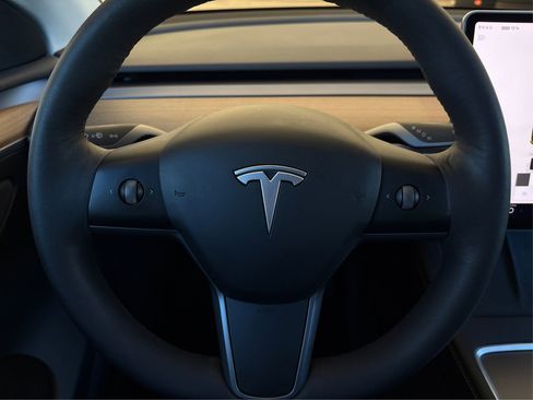 Used 2023 Tesla Model Y Long Range image 18