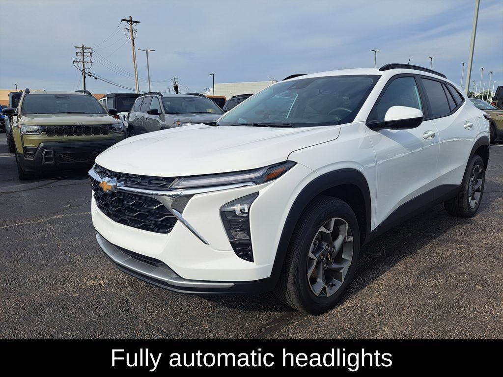 Used 2025 Chevrolet Trax LT w/ LT Convenience Package FWD image 6