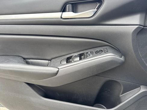 Used 2022 Nissan Altima 2.5 SV image 17