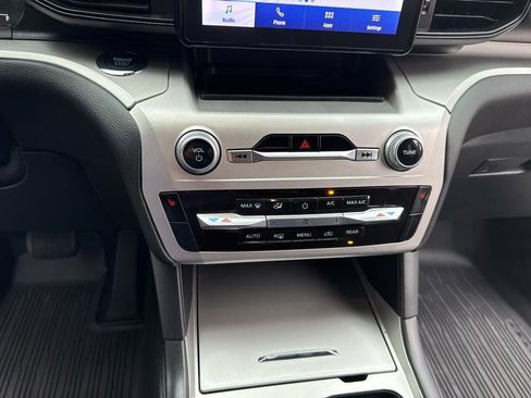 Used 2022 Ford Explorer XLT image 38
