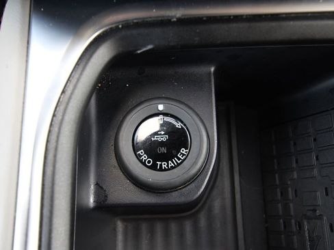 Used 2025 Ford Expedition Active image 41