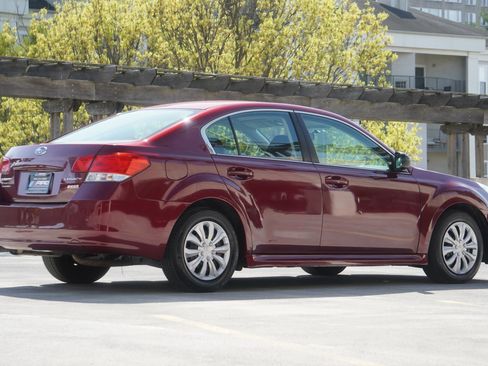 Used 2011 Subaru Legacy 2.5i image 3