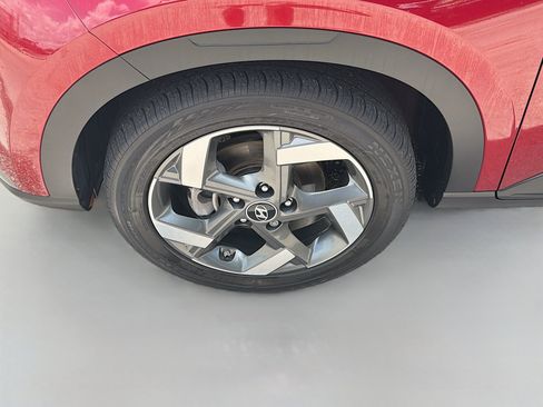 Used 2024 Hyundai Venue Limited FWD image 33