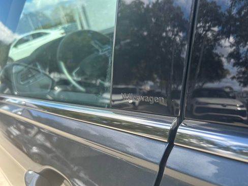 Used 2022 Volkswagen Tiguan SE image 29