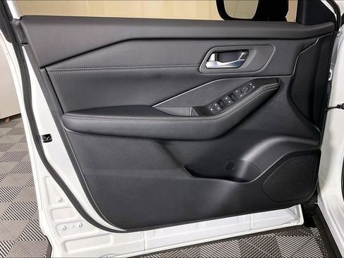 New 2026 Nissan Rogue SV FWD image 43