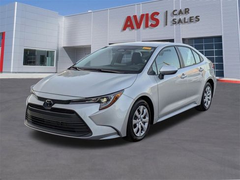Used 2025 Toyota Corolla LE image 1