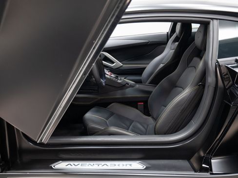 Used 2014 Lamborghini Aventador LP 700-4 image 23