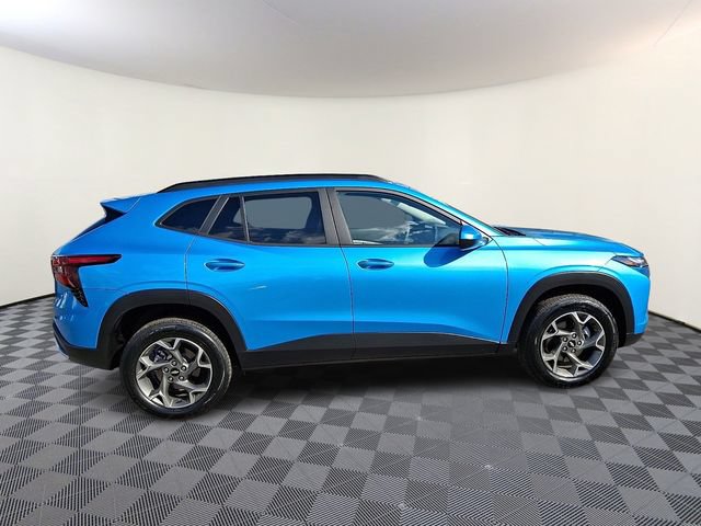 Used 2025 Chevrolet Trax LT FWD image 7