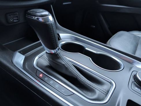 Used 2020 Chevrolet Traverse RS FWD image 22