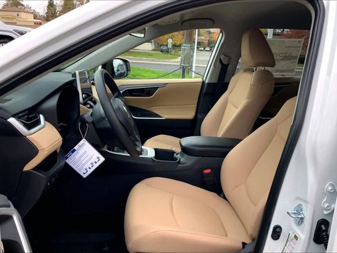 New 2025 Toyota RAV4 LE image 9