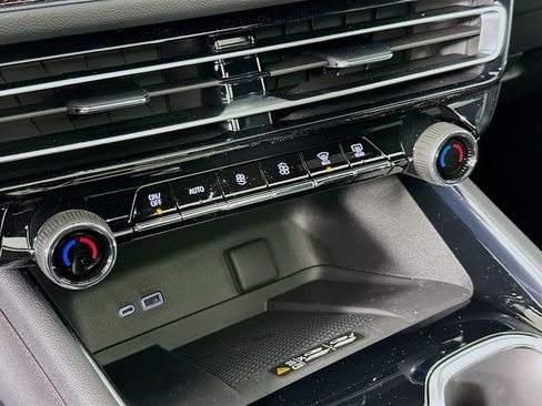 New 2026 Chevrolet Traverse Z71 image 16