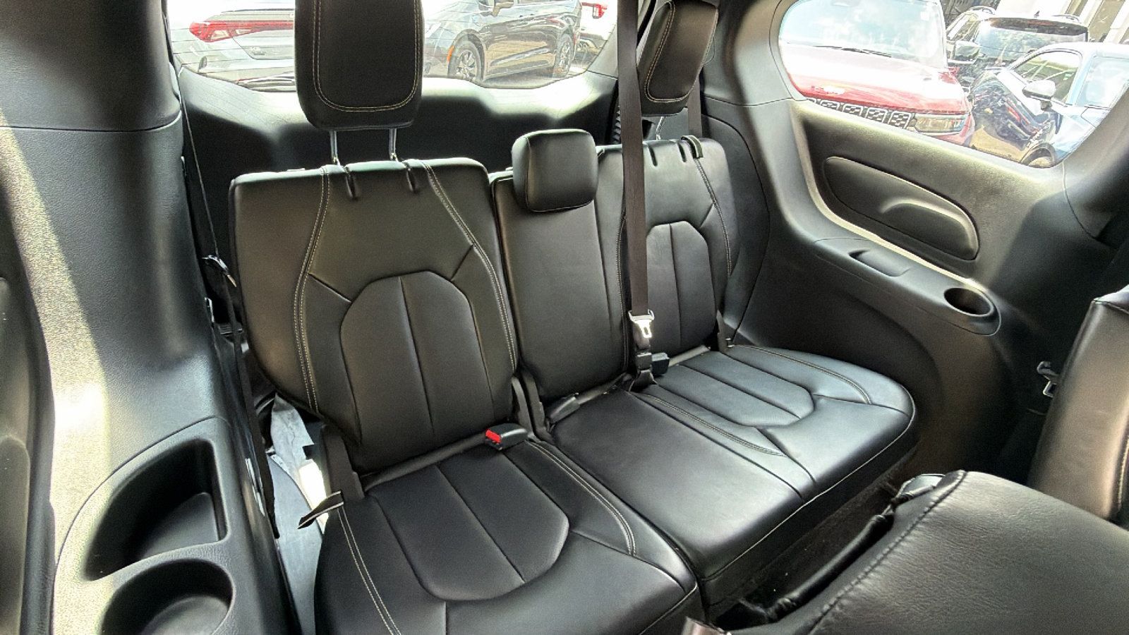 Used 2025 Chrysler Pacifica Select FWD image 21