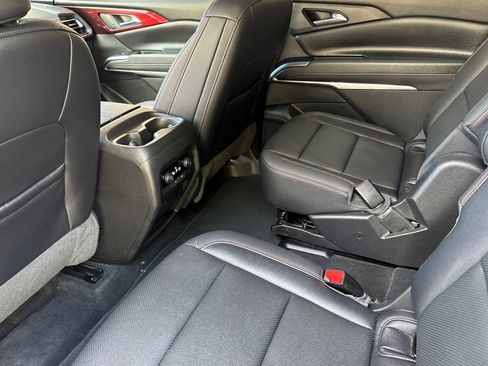 Used 2025 Chevrolet Traverse Z71 image 15