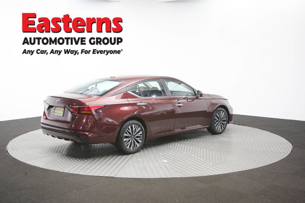 Used 2025 Nissan Altima 2.5 SV FWD image 39