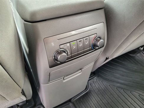 Used 2013 Toyota Highlander Plus image 9