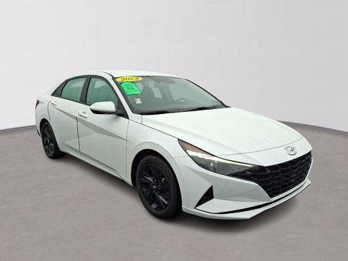 Used 2023 Hyundai Elantra SEL image 3
