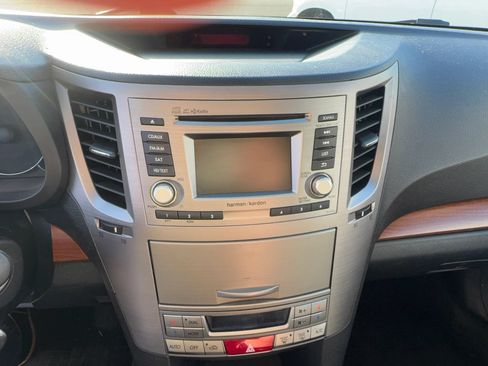 Used 2013 Subaru Outback 2.5i Limited w/ Moonroof Pkg AWD/4WD image 10