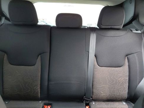 Used 2023 Jeep Renegade Latitude image 28