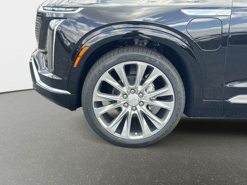 New 2026 Cadillac Vistiq Premium Luxury w/ LPO, Floor Liner Package AWD/4WD image 8