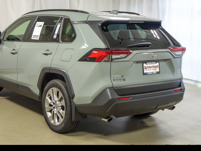 Used 2021 Toyota RAV4 XLE Premium AWD/4WD image 7