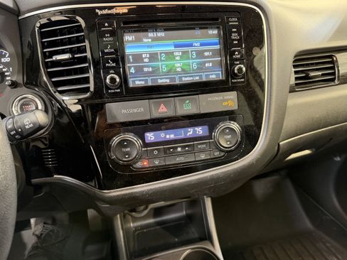 Used 2016 Mitsubishi Outlander SEL image 18