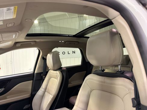 Used 2025 Lincoln Corsair Reserve w/ Equipment Group 202A image 24