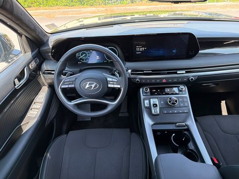 Certified 2025 Hyundai Palisade Calligraphy AWD/4WD image 24