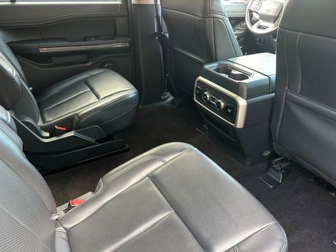 Used 2022 Ford Expedition XLT image 31