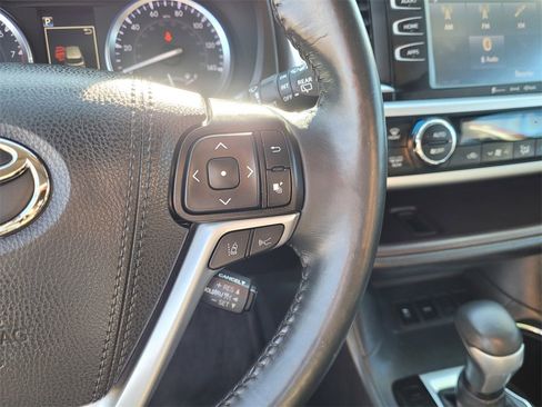 Used 2019 Toyota Highlander XLE image 23