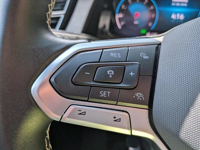 Certified 2025 Volkswagen Atlas Cross Sport SE w/ Panoramic Sunroof Package AWD/4WD image 33