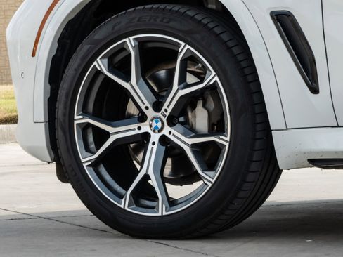 Used 2021 BMW X5 xDrive40i w/ M Sport Package image 9