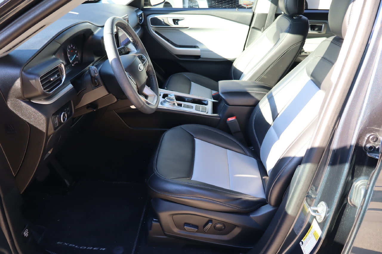 Used 2024 Ford Explorer XLT w/ Equipment Group 202A RWD image 16