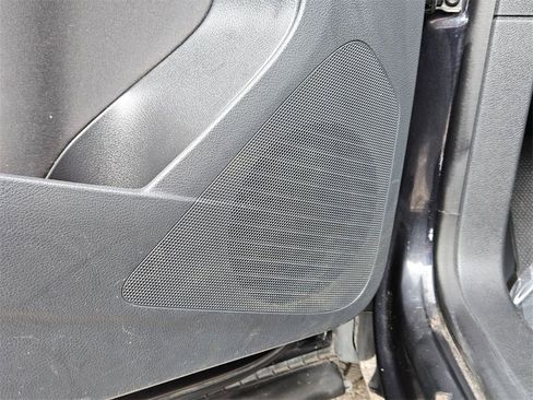 Used 2018 Volkswagen Tiguan Limited w/ Premium Package image 16