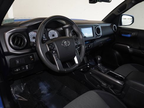 Used 2021 Toyota Tacoma TRD Off-Road image 23