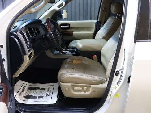 Used 2013 Toyota Sequoia Platinum RWD image 40