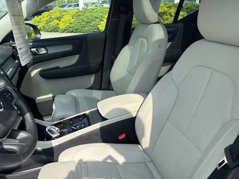 Certified 2026 Volvo XC40 B5 Plus AWD/4WD image 17