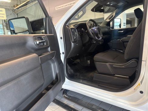 Used 2025 Chevrolet Silverado 2500 W/T AWD/4WD image 13