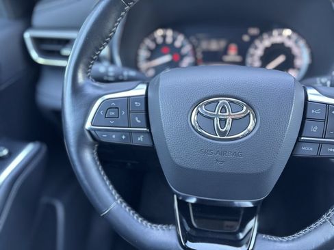 Used 2021 Toyota Highlander Platinum AWD/4WD image 13