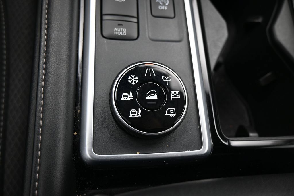 Used 2025 Nissan Pathfinder SV AWD/4WD image 23