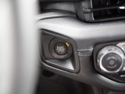 Used 2024 Jeep Wrangler Unlimited Sahara w/ Technology Group AWD/4WD image 13
