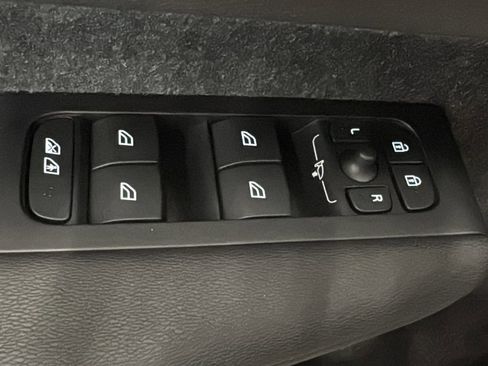 Used 2026 Volvo XC40 B5 Ultra w/ Protection Package Premier image 22