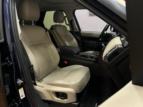 Used 2018 Land Rover Discovery SE image 37