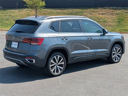Used 2024 Volkswagen Taos SE image 4