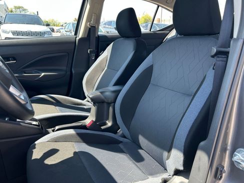 Used 2025 Nissan Versa SV FWD image 31
