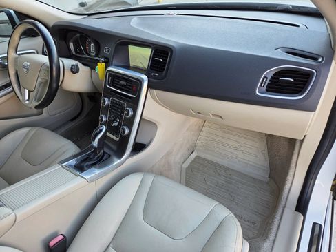 Used 2015 Volvo V60 T5 Premier FWD image 2